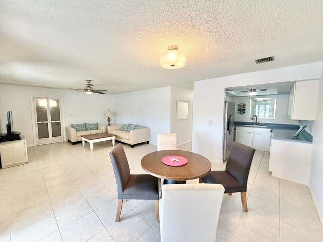 Building Photo - ** GLADES COUNTRY CLUB ** 2 BED / 2 BATH - VILLA - BUNDLED GOLF MEMBERSHIP - ANNUAL RENTAL