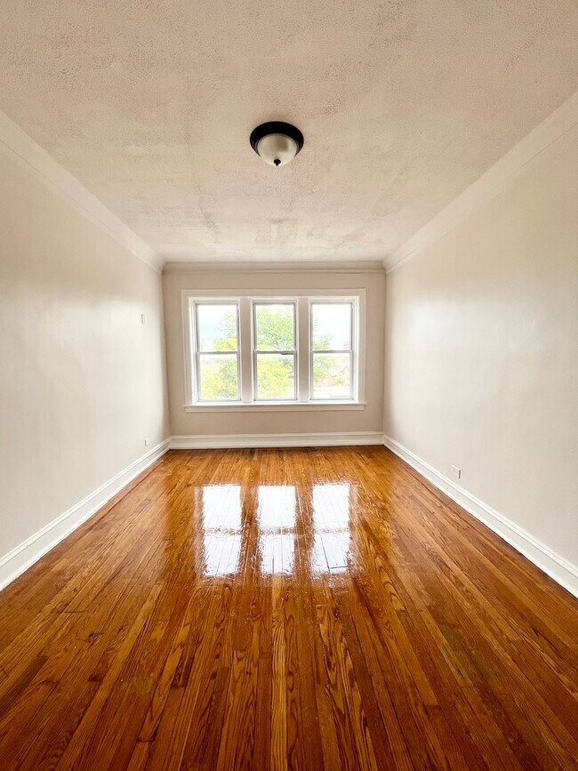 Foto del edificio - 3703 W Division St