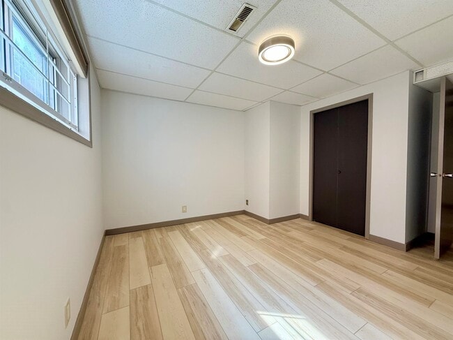 Building Photo - 2 Bed 1 Bath Unit in Edmonton, AB