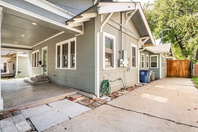 Building Photo - 5327 Worth St