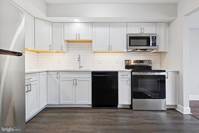 Foto del edificio - 270 Deer Run Ct