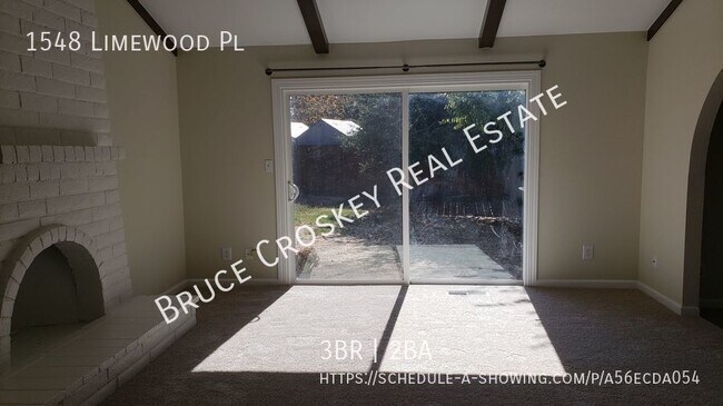 Foto del edificio - Spacious home, large backyard, close to sc...