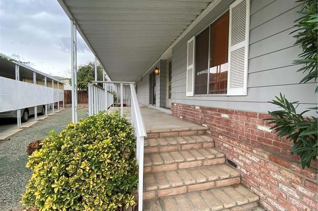 Building Photo - 2230 Lake Park Dr