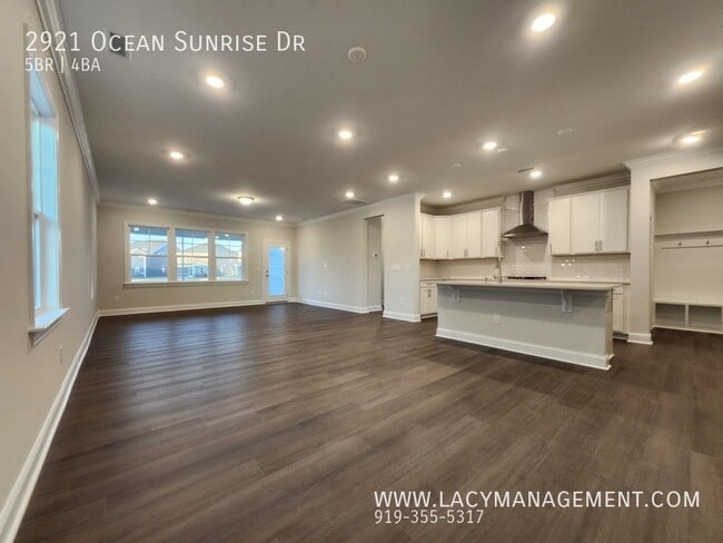 Building Photo - 2921 Ocean Sunrise Dr