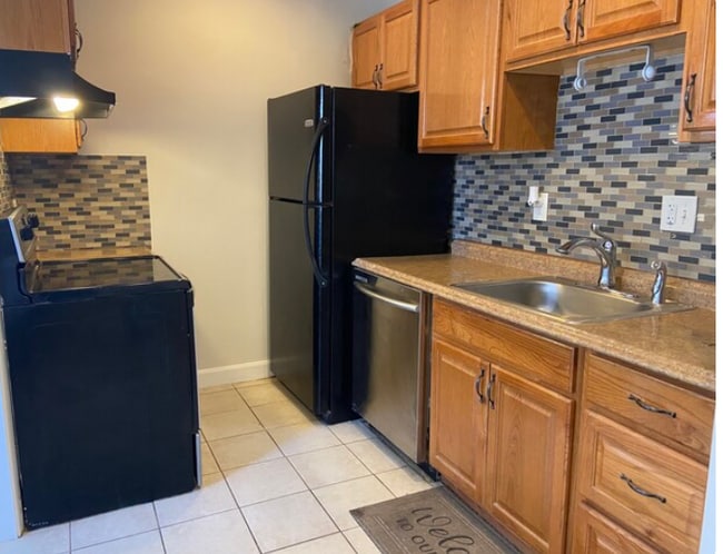 Photo - 204 H St Apartment