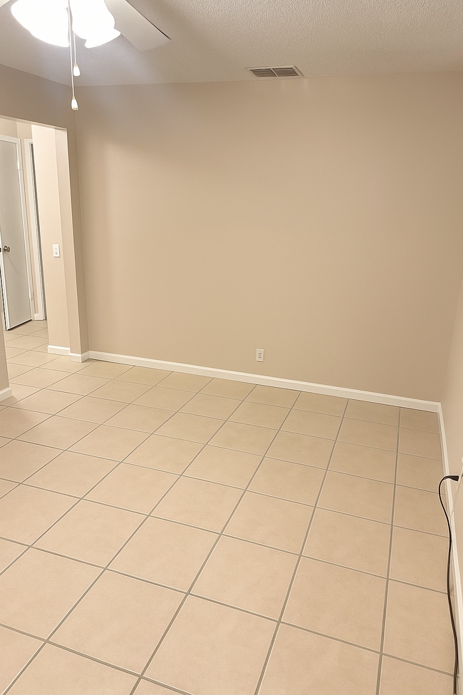 Sala de estar - 5626 Struthers Ct