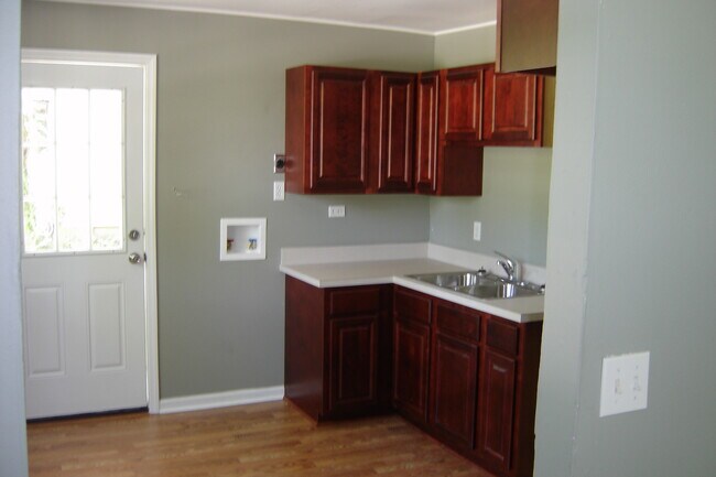 Foto del edificio - 1138 E 19th St