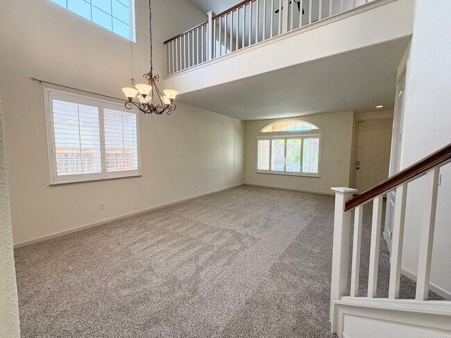 Foto del edificio - BEAUTIFULLY REDONE 4 Bed 3 bath in the Lakes Discovery Bay
