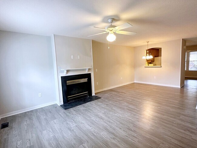 Foto del edificio - 4 Bedroom Townhouse Near Chesterfield Cour...