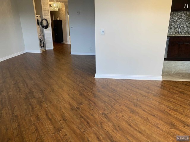 Building Photo - 200 Grand Cove Way