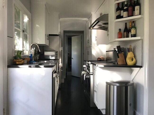 Foto del edificio - 111 N Edison Pl