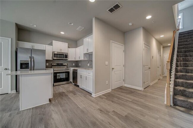 Building Photo - 8319 Triple Crown Dr