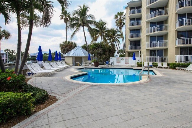 Foto del edificio - 310 Golfview Cir