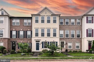 Building Photo - 331 Pink Azalea Terrace SE