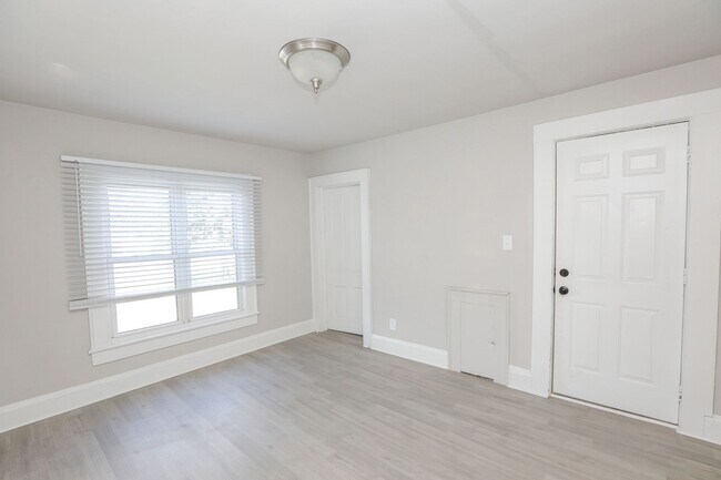 Building Photo - 1009 Jackson Ave