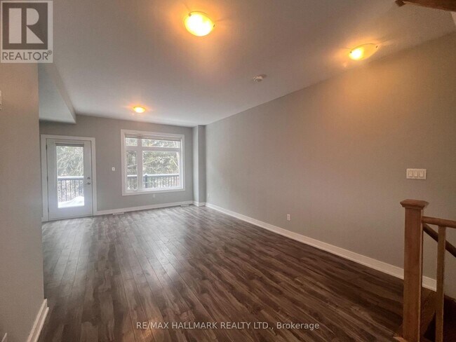 Photo du bâtiment - 540 Essa Rd