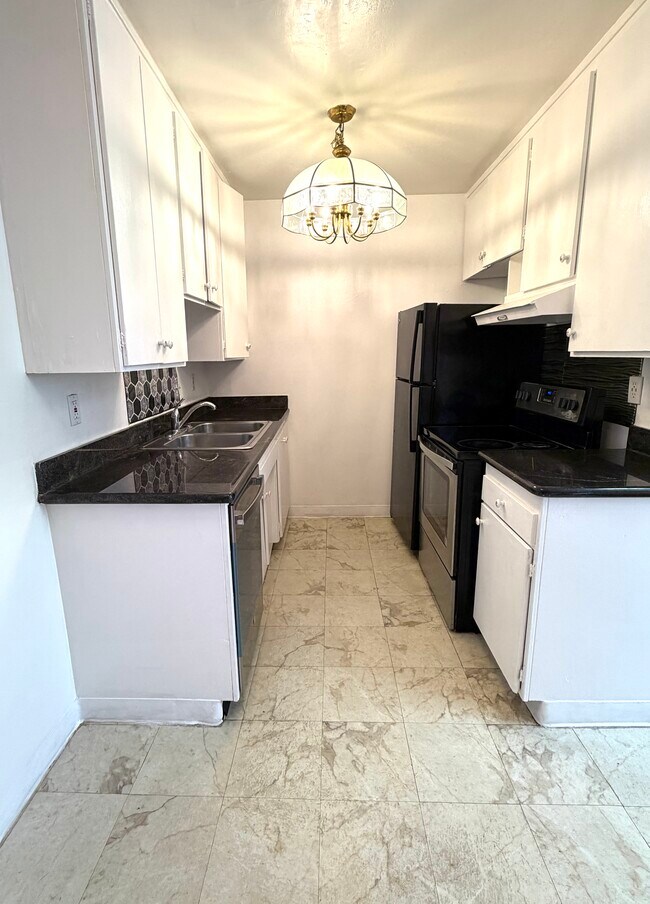 Cocina reformada - 1586 Albatross Dr