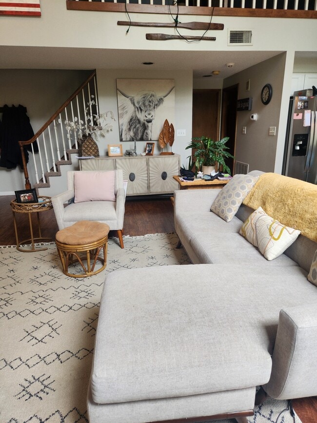 Building Photo - 618 W Governor John Sevier Hwy