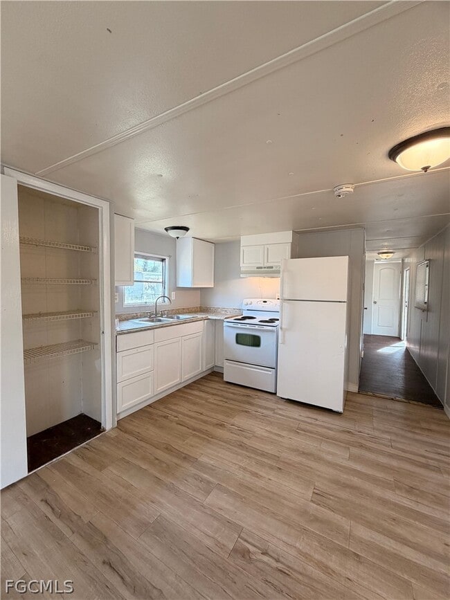 Foto del edificio - 7897 Suncoast Dr