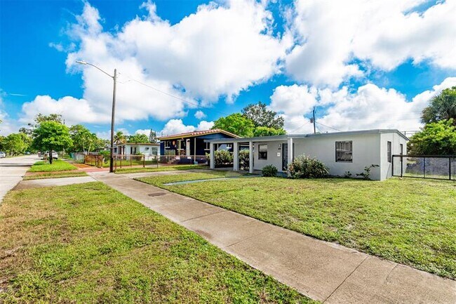 Building Photo - 416 NW 19th Ave