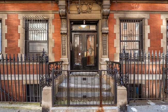 Entrance - 160 Waverly Pl