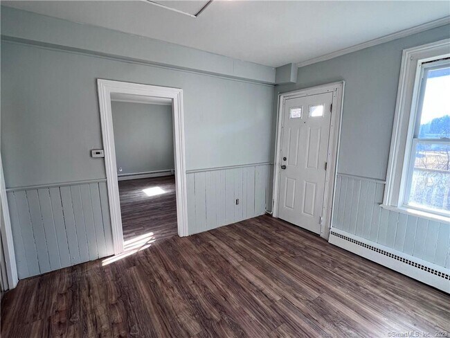 Building Photo - 175 Main St