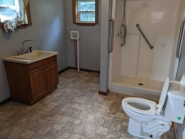 Foto del edificio - Welcome to this charming 3-bedroom, 1-bath...