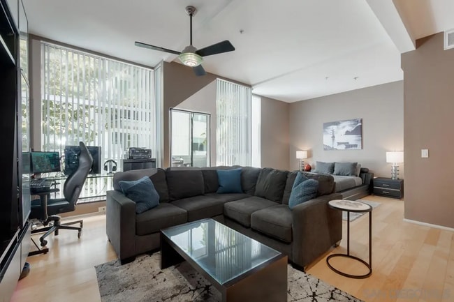 Foto del edificio - 120 Island Ave