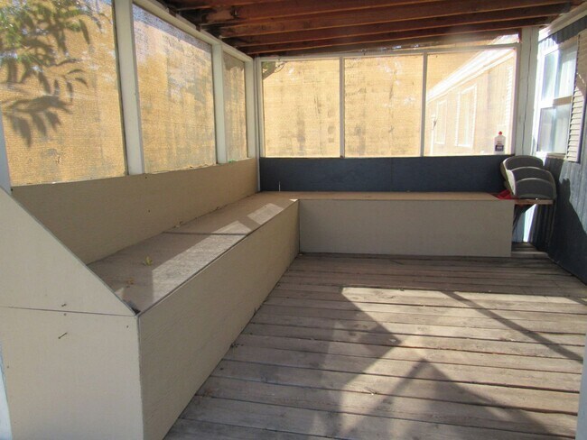 Foto del edificio - Older Mobile Home With Large Fenced Yard