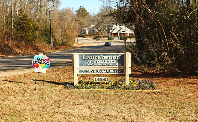 Building Photo - Laurelwood Apartments I & II