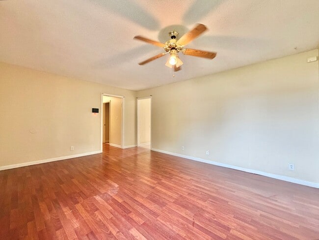 Foto del edificio - 634 Inver Ln