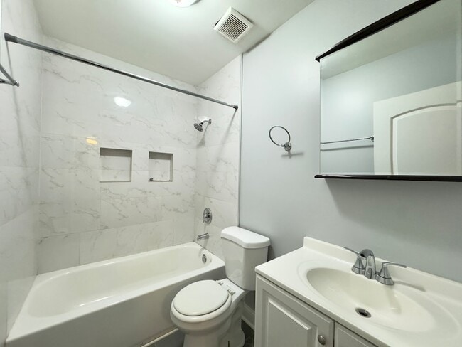 Foto del edificio - 6947 S Jeffery Blvd