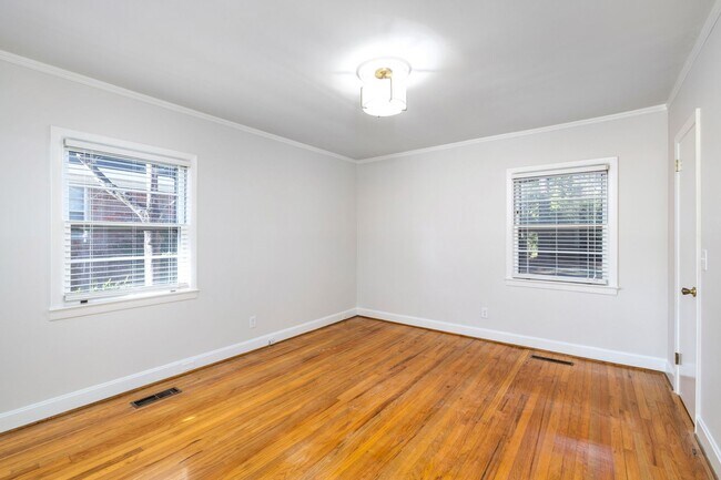 Foto del edificio - 515 W Calhoun St