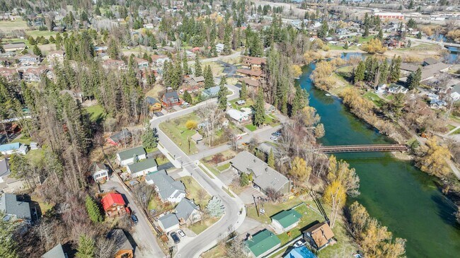 Foto del edificio - Cute Whitefish Home close to the Footbridge