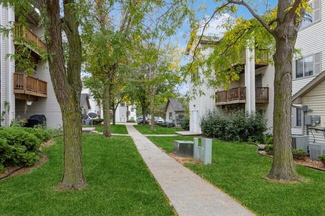Building Photo - Updated 2 Bedroom with Garage and Off Street Parking Included!