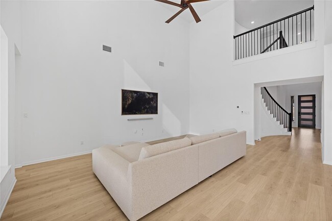 Building Photo - 1953 Varese Path