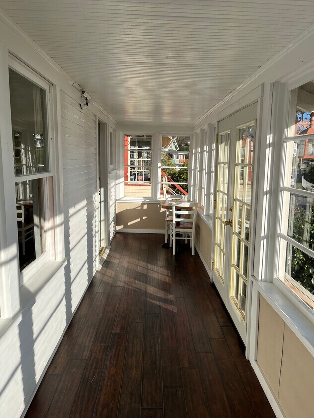 Sun Porch - 657 Florence Ave