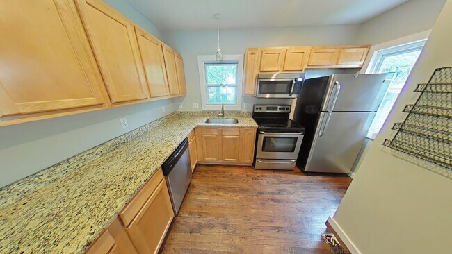 Foto del edificio - "3-Bed Home with Hardwood Floors and 2.5 B...