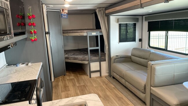 Building Photo - 13691 E Hwy 25