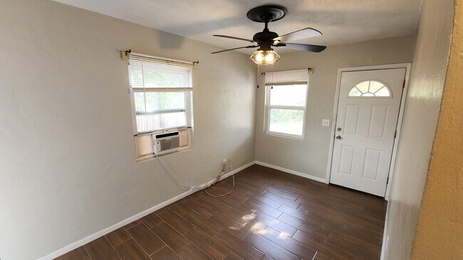 Building Photo - 1715 Broxey Court Ne