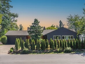 Building Photo - 1100 SW Mitchell St