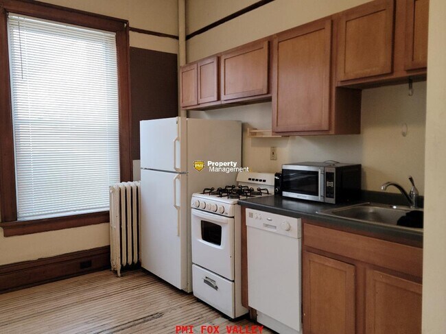 Foto del edificio - Charming 1-Bedroom Apartment in Oshkosh, W...