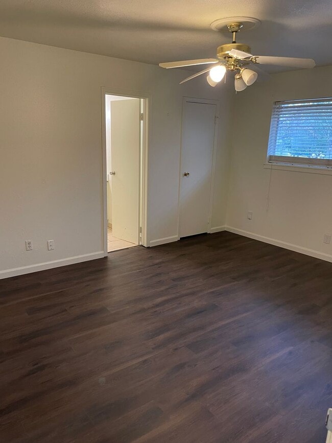 Building Photo - Duplex - Stunning 2 bedroom 2 bath