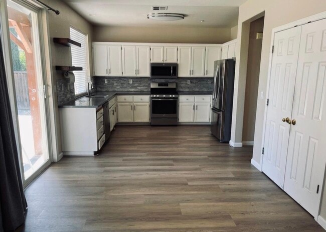 Building Photo - 6953 Bear Creek Dr