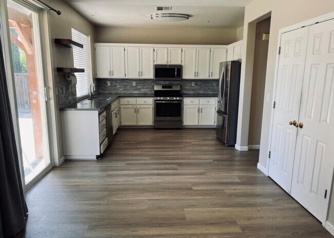 Foto del edificio - 6953 Bear Creek Dr