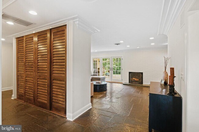 Foto del edificio - 7912 Long Meadow Rd