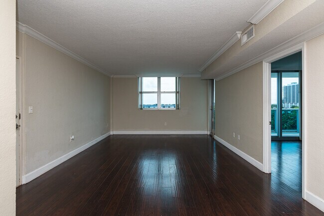 Foto del edificio - 7501 E Treasure Dr