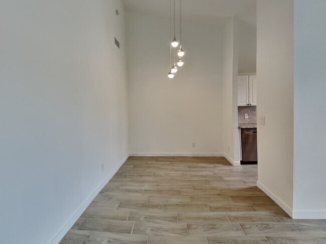 Foto del edificio - 828 S Langley Ave