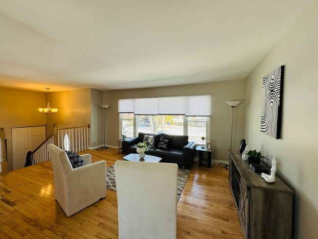 Foto del edificio - 7008 Hawthorne Ln