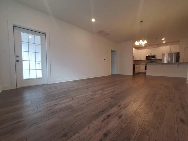 Building Photo - 715 Stiller Ln